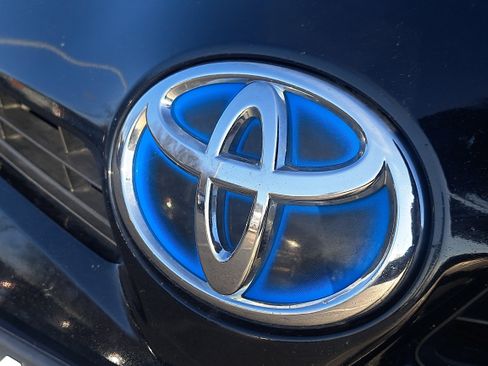 Used 2012 Toyota Prius Four image 10