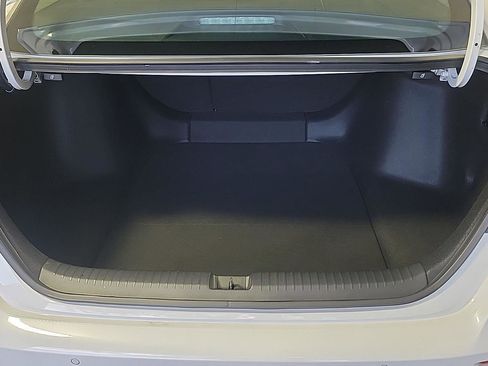 Used 2025 Honda Accord EX-L image 9