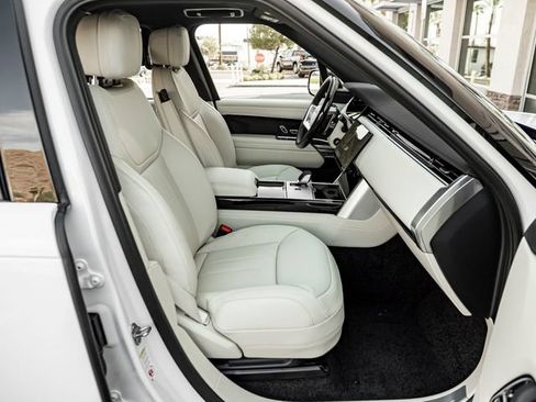New 2026 Land Rover Range Rover Long Wheelbase SE AWD/4WD image 39