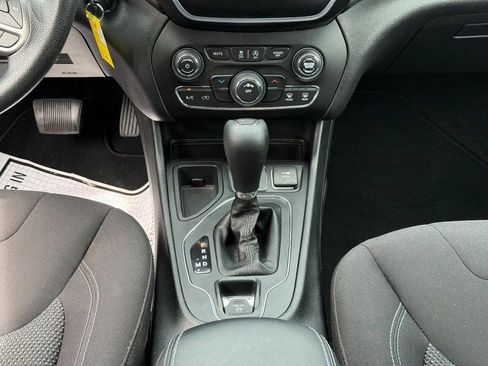 Used 2020 Jeep Cherokee Latitude FWD image 18