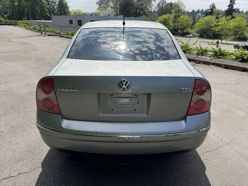 Used 2005 Volkswagen Passat GL FWD image 24