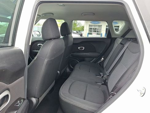 Used 2018 Kia Soul + FWD image 12