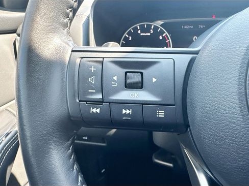 Used 2024 Nissan Rogue SV w/ SV Premium Package image 9