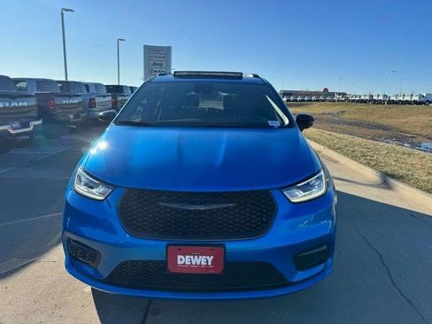 New 2026 Chrysler Pacifica Limited w/ S Appearance Package image 2