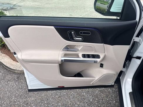 Used 2025 Mercedes-Benz GLB 250 image 18