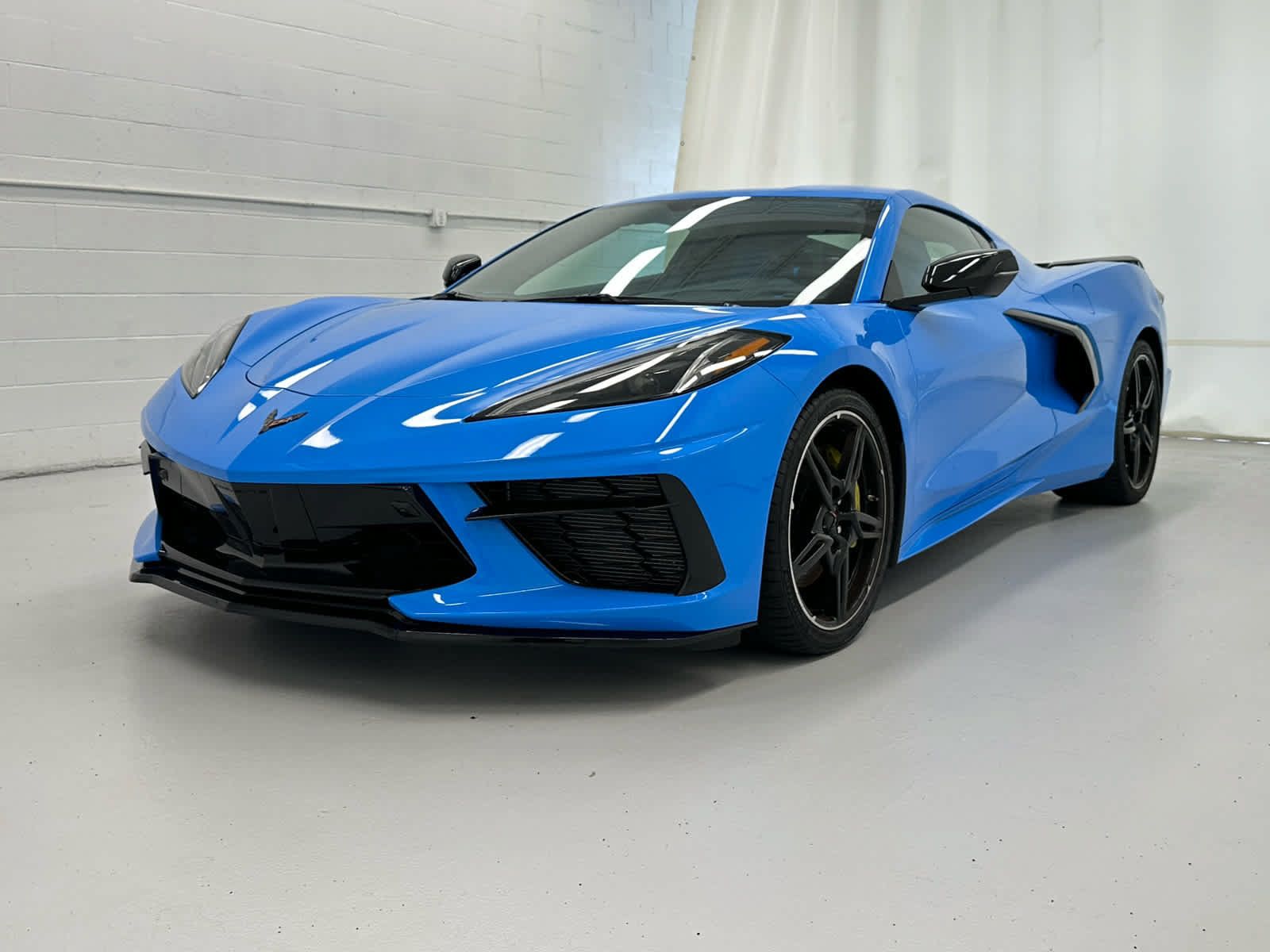 Used 2022 Chevrolet Corvette Stingray Premium Cpe w/ Z51 Performance Package RWD image 4