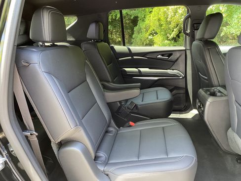 Used 2026 Chevrolet Traverse LT w/ Midnight/Sport Edition FWD image 35
