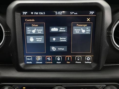 Used 2020 Jeep Wrangler Unlimited Sahara w/ Dual Top Group AWD/4WD image 17