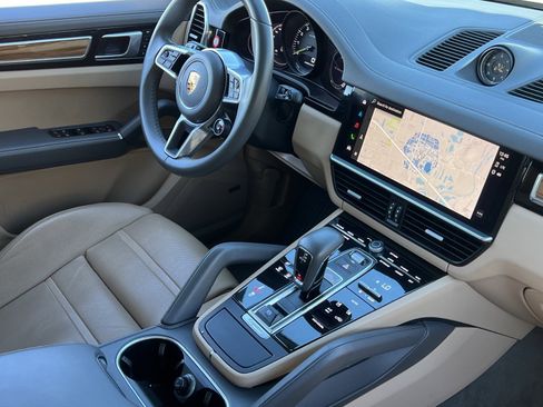 Certified 2022 Porsche Cayenne Platinum Edition image 14