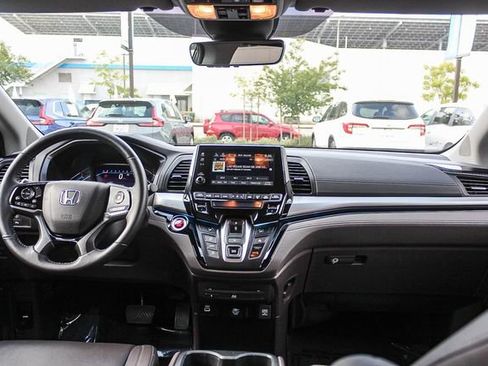 Used 2023 Honda Odyssey Touring image 18