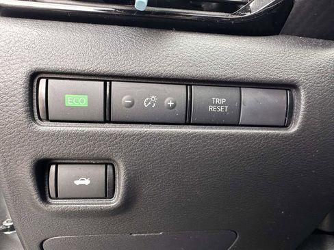 Used 2023 Nissan Sentra SR w/ SR Premium Package FWD image 17