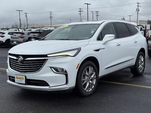 Used 2023 Buick Enclave Essence w/ Experience Buick Package image 8