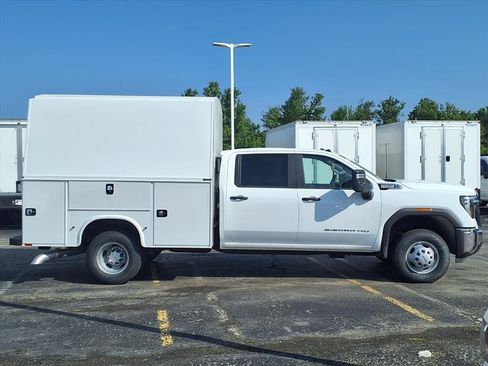 New 2025 GMC Sierra 3500 Pro w/ Convenience Package image 8