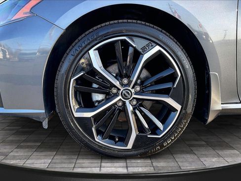 Certified 2025 Nissan Altima 2.5 SR image 10