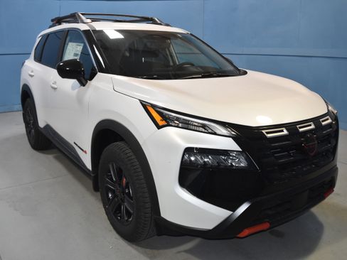 New 2026 Nissan Rogue SV AWD/4WD image 1