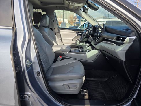 Used 2023 Toyota Highlander XLE image 34
