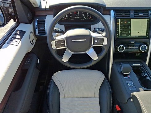 Used 2025 Land Rover Discovery Dynamic SE AWD/4WD image 11