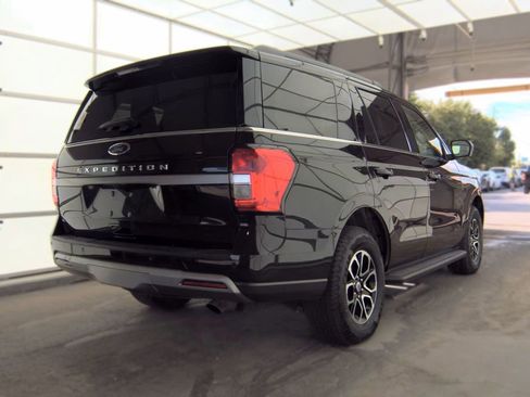 Used 2024 Ford Expedition XLT AWD/4WD image 2