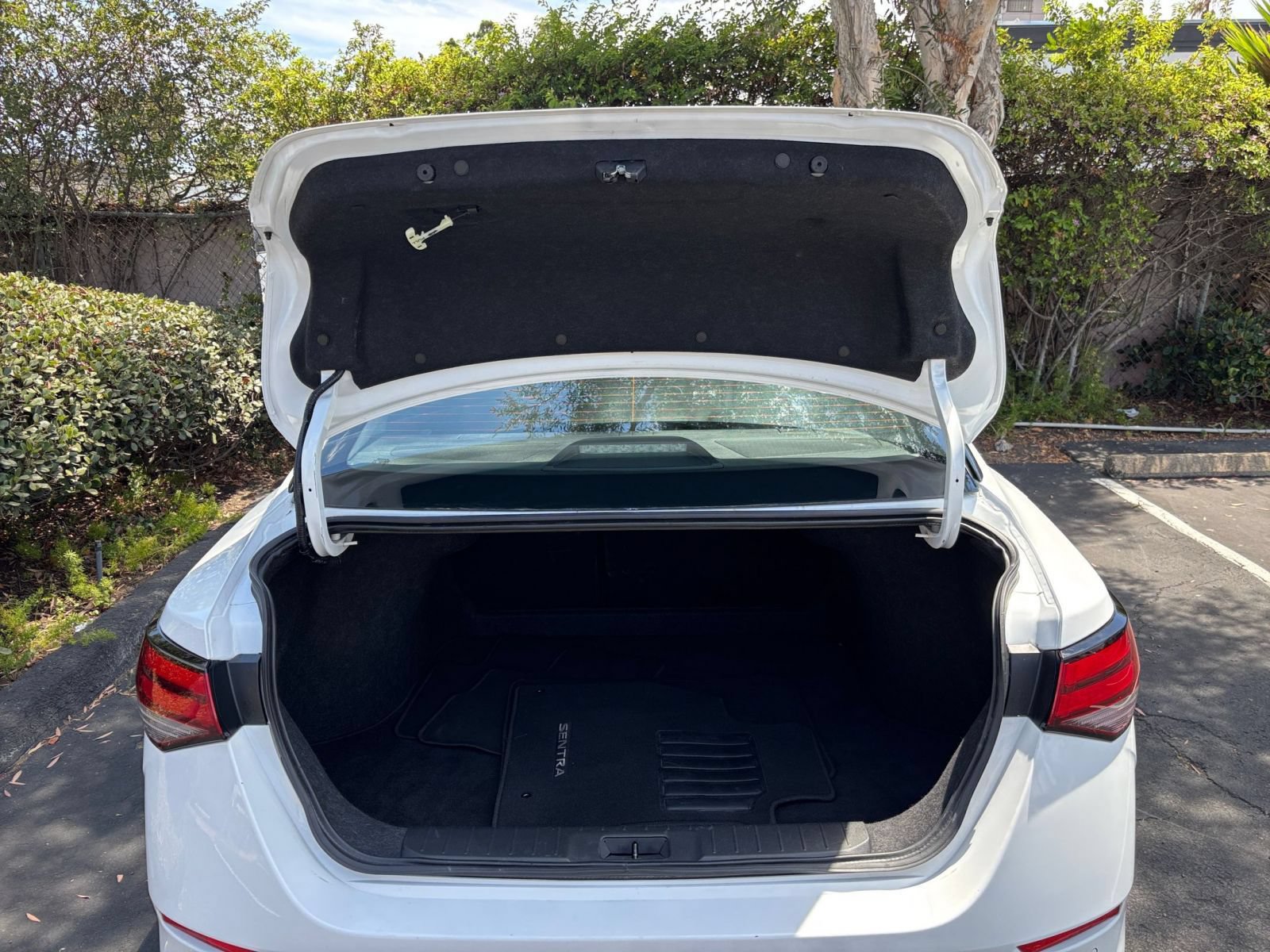 Used 2025 Nissan Sentra SV FWD image 28