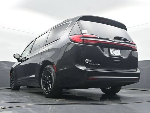 Used 2022 Chrysler Pacifica Touring-L FWD image 47