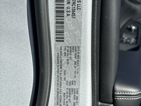 Used 2024 Jeep Grand Cherokee Altitude image 28