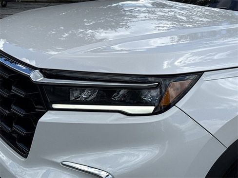 New 2025 Honda Pilot Touring image 10