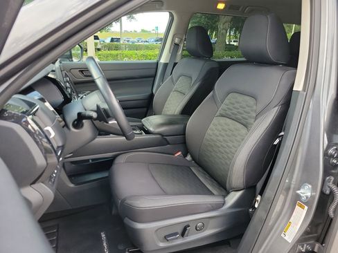 Used 2025 Nissan Pathfinder SV AWD/4WD image 17
