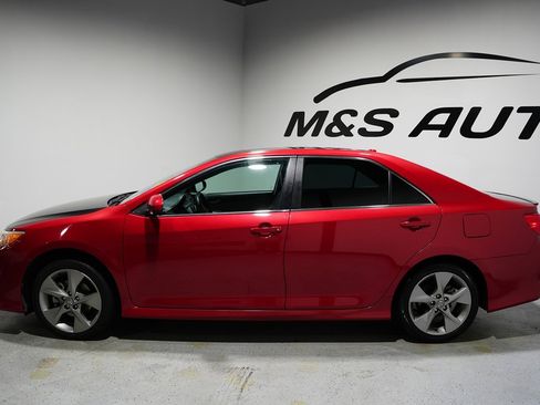Used 2012 Toyota Camry SE image 3