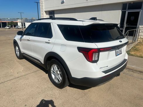 Used 2025 Ford Explorer Active w/ Active Comfort Package RWD image 9