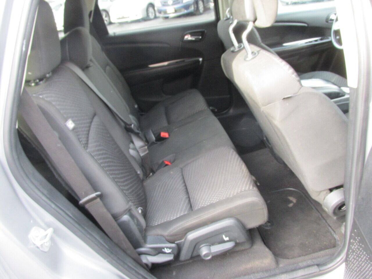 Used 2017 Dodge Journey SE w/ Flexible Seating Group FWD image 25