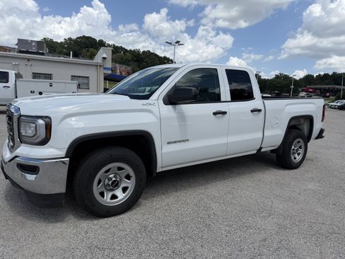 Used 2019 GMC Sierra 1500 Limited w/ Sierra Convenience Package AWD/4WD image 3