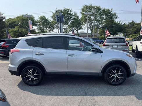 Used 2018 Toyota RAV4 SE w/ Advanced Technology Package AWD/4WD image 3