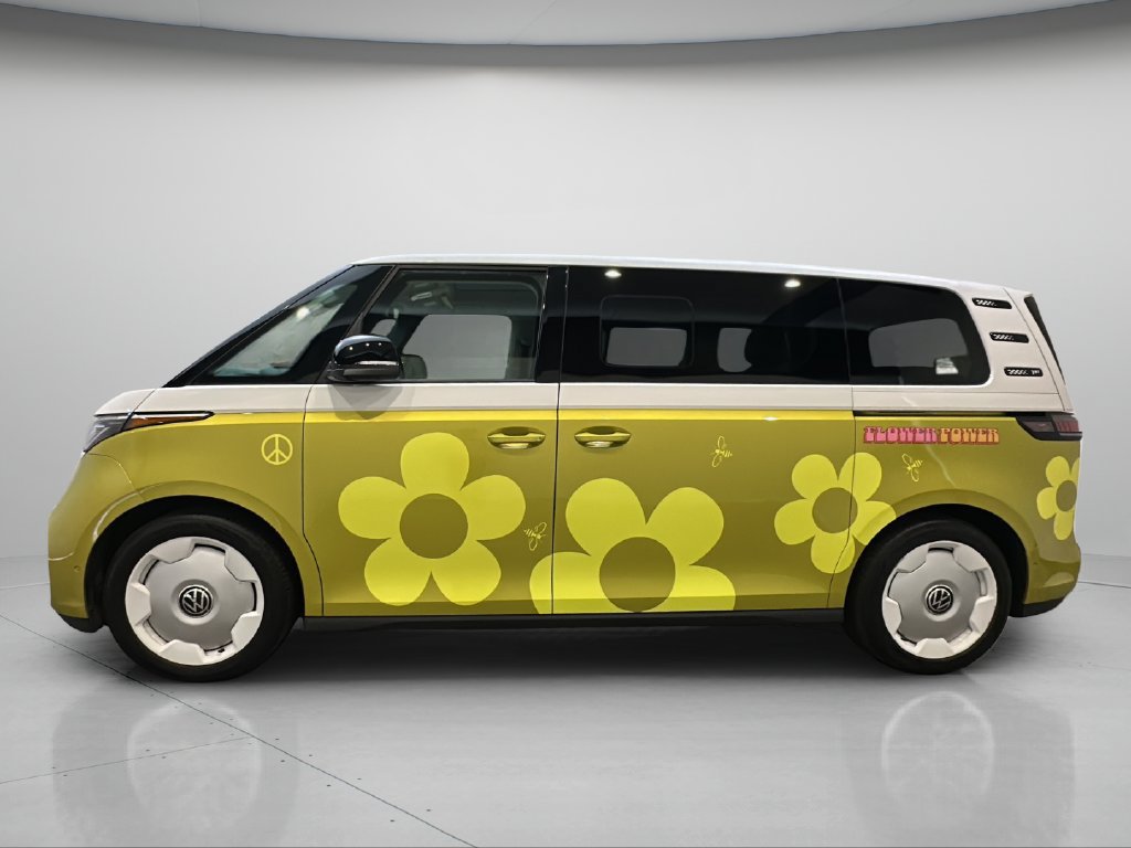 Used 2025 Volkswagen ID. Buzz 1st Edition AWD/4WD image 3