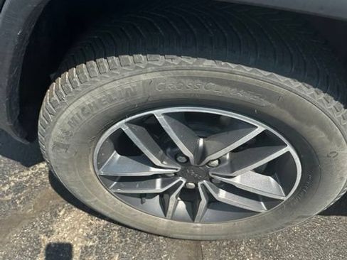 Used 2019 Jeep Grand Cherokee Limited AWD/4WD image 8