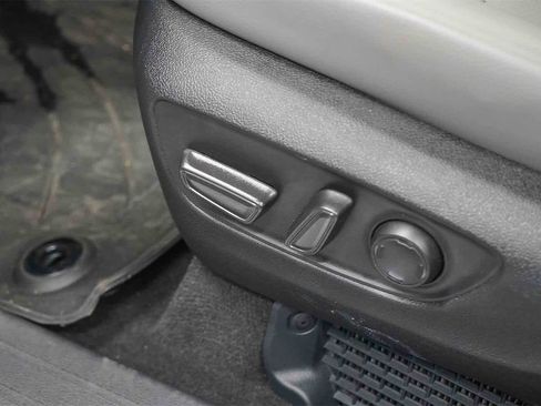 Used 2025 Toyota Sienna XLE w/ XLE Plus Package image 23