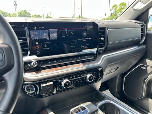 Used 2025 GMC Sierra 1500 SLT w/ SLT Premium Plus Package AWD/4WD image 39