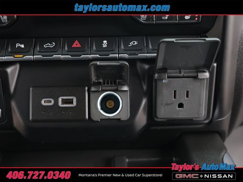 Used 2023 GMC Sierra 3500 Denali w/ Denali Ultimate Package AWD/4WD image 26