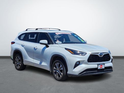 Used 2022 Toyota Highlander XLE image 6
