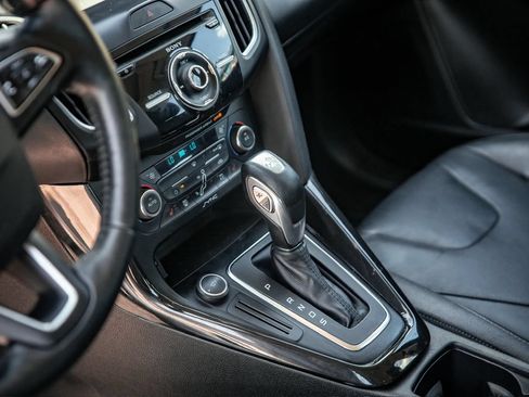 Used 2015 Ford Focus Titanium FWD image 26