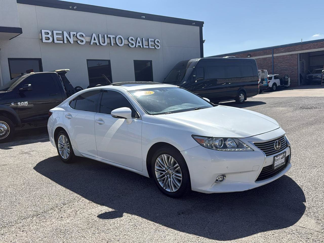 Used 2015 Lexus ES 350 w/ Luxury Package FWD image 4