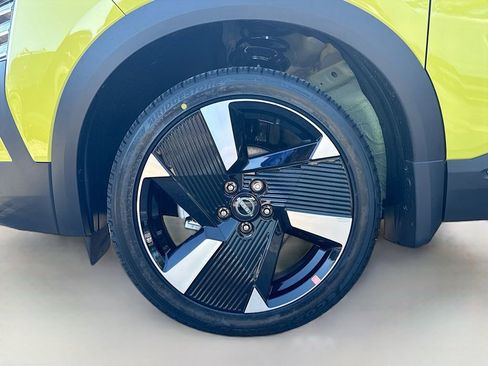 New 2025 Nissan Kicks SR image 30