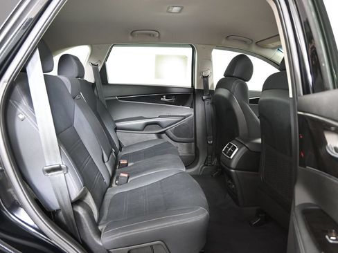 Used 2018 Kia Sorento FWD image 15