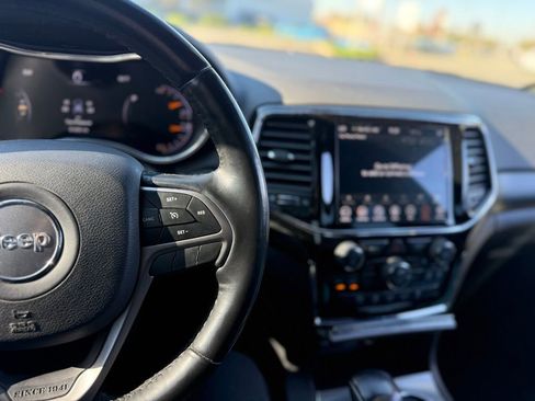 Used 2020 Jeep Grand Cherokee Altitude image 8