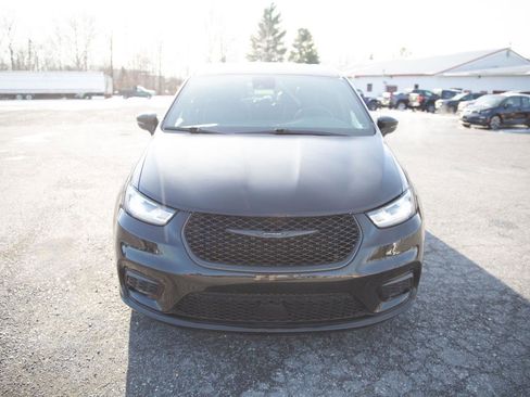 Used 2023 Chrysler Pacifica Limited w/ S Appearance Package image 8