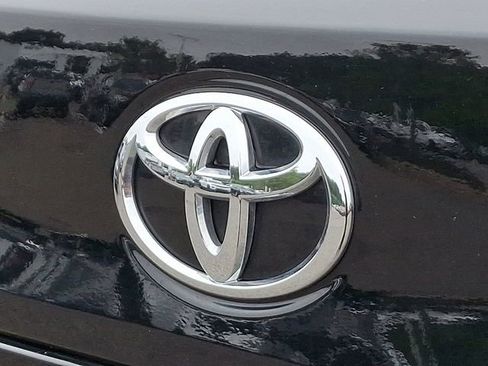 Used 2024 Toyota Corolla Cross LE image 32