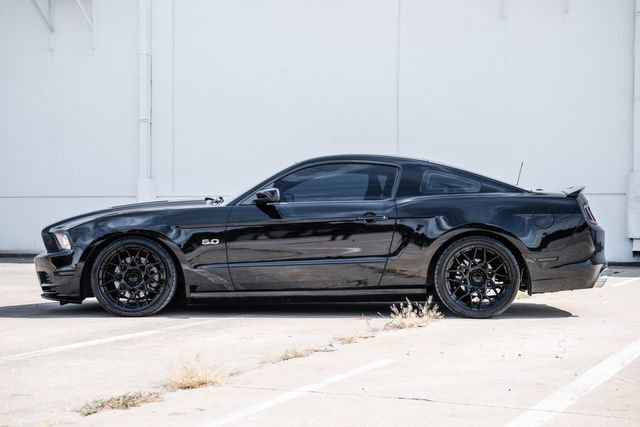 Used 2014 Ford Mustang GT Premium w/ Comfort Package RWD image 31