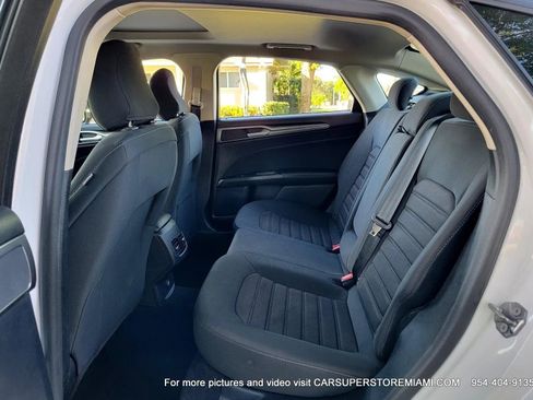 Used 2020 Ford Fusion SE image 30