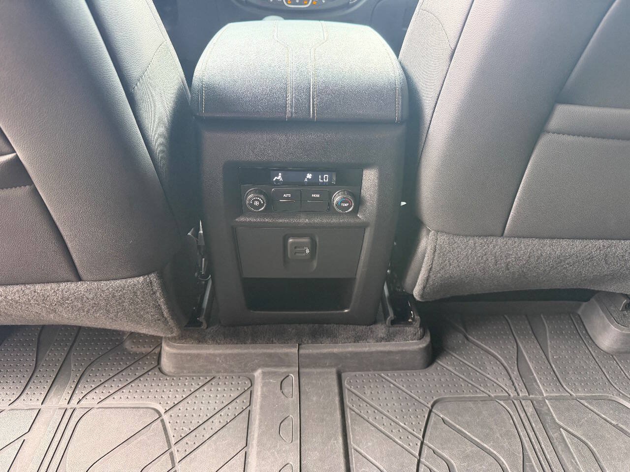Used 2023 Chevrolet Traverse LT AWD/4WD image 18