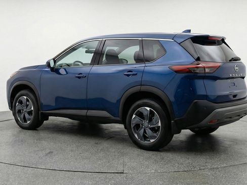 Used 2025 Nissan Rogue SV AWD/4WD image 5