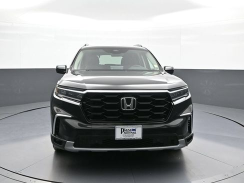 Certified 2023 Honda Pilot Touring image 2
